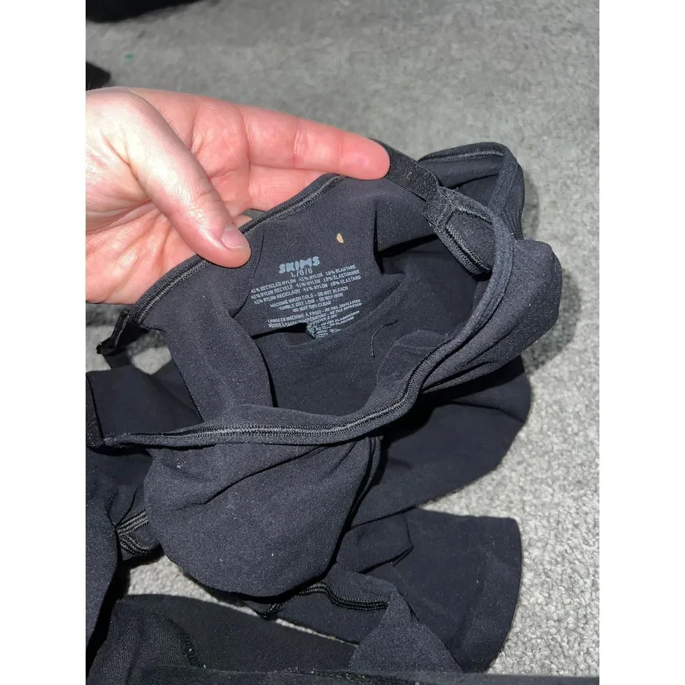 Skims sculpting bodysuit with shorts size large in onyx